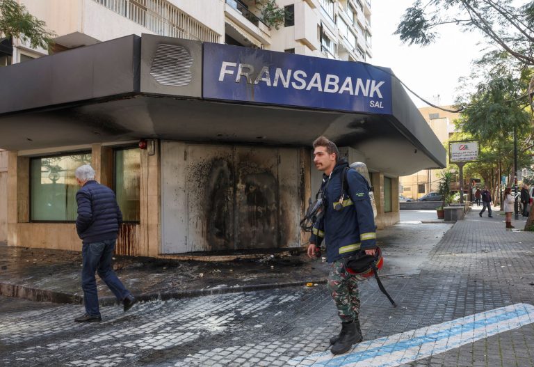Τις… αποταμιεύσεις μου ή την ζωή σου