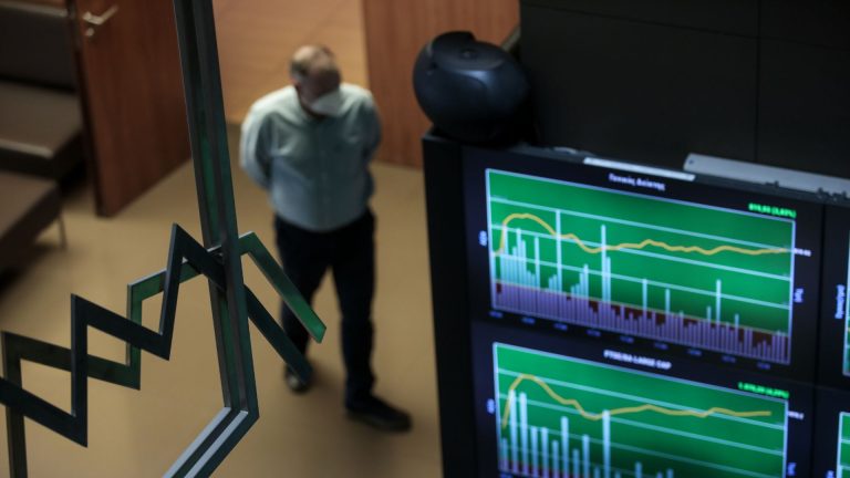 Παράγωγα: Το μέγεθος της πτώσης ανέβασε το ενδιαφέρον