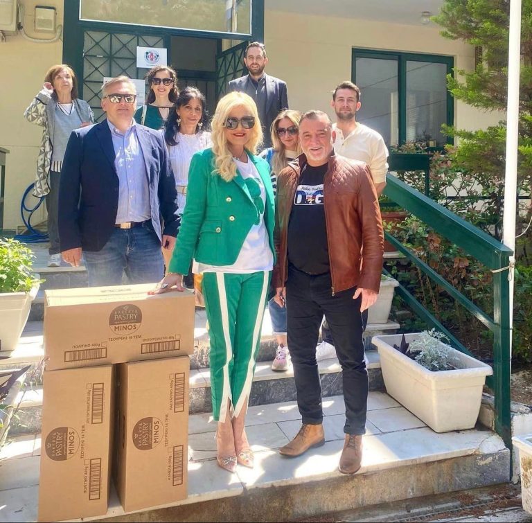 Προσφορά αγάπης στα μέλη του ΚΑΠΗ Λυκόβρυσης και στο Κοινωνικό Παντοπωλείο του Δήμου Λυκόβρυσης – Πεύκης παρέδωσε η υποψήφια Δήμαρχος Μαρίνα Πατούλη Σταυράκη