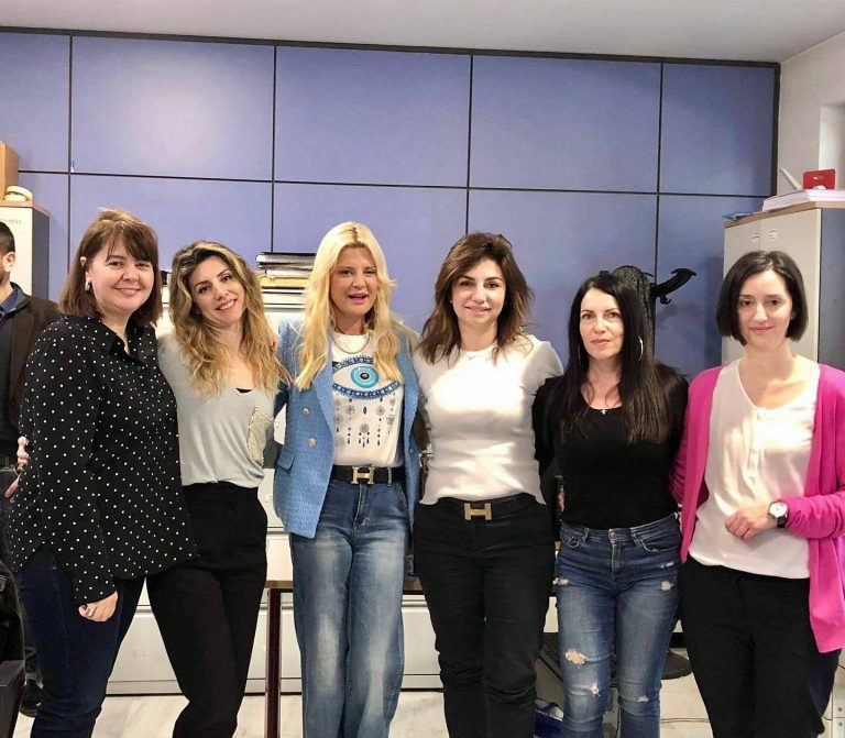 Ευχές με τους εργαζομένους του Δήμου Λυκόβρυσης – Πεύκης για το Πάσχα αντάλλαξε η υποψήφια Δήμαρχος Μαρίνα Πατούλη Σταυράκη