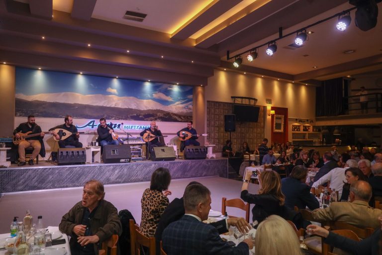 Εκπροσώπηση του Δήμου Αμαρουσίου στον ετήσιο χορό της Ένωσης Κρητών Αμαρουσίου «Ο Κρηταγενής Ζευς» – Δήμος Αμαρουσίου