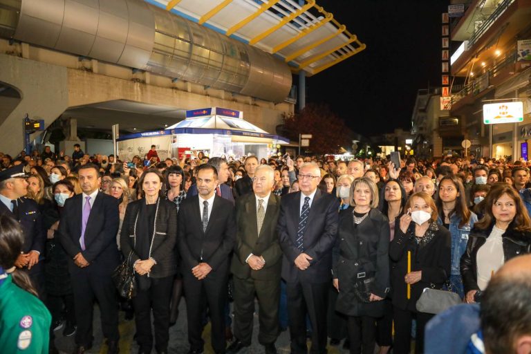 Στην Ακολουθία της Αποκαθήλωσης, και την Περιφορά του Επιταφίου του Ι.Ν. Κοιμήσεως Θεοτόκου ο Δήμαρχος Αμαρουσίου Θεόδωρος Αμπατζόγλου – Δήμος Αμαρουσίου