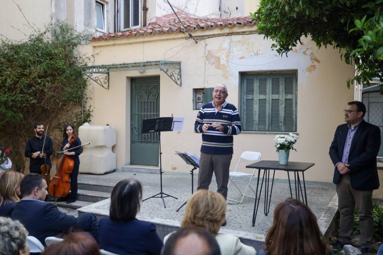 Παρουσία του Δημάρχου Αμαρουσίου Θ. Αμπατζόγλου ο Σύλλογος Αθμονέων τίμησε τη Μαρουσιώτισσα μητέρα ανήμερα της εορτής – Δήμος Αμαρουσίου