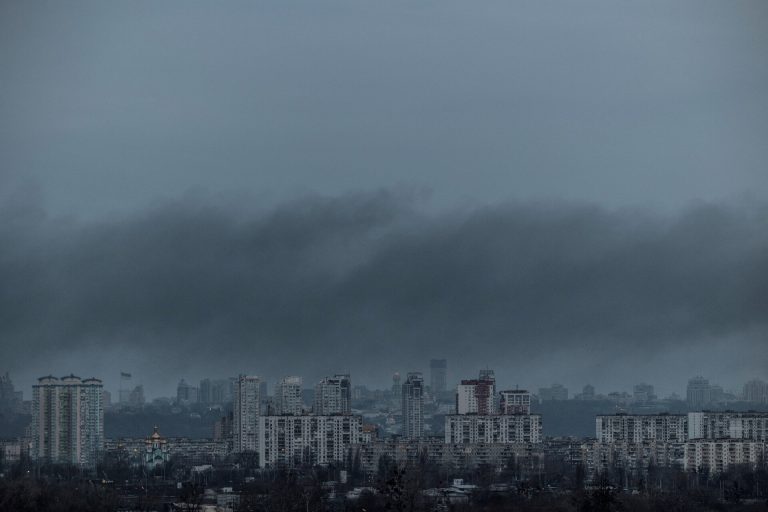 Σειρήνες αντιαεροπορικού συναγερμού στο Κίεβο και άλλες πόλεις