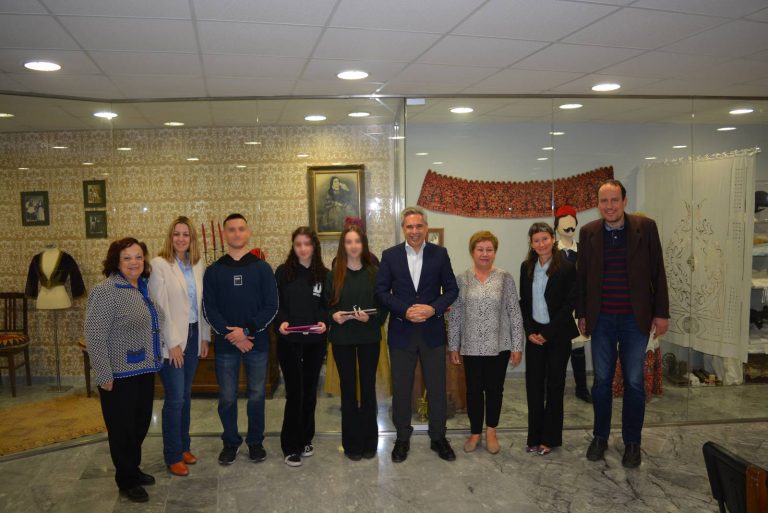 Το «Ψηφιακό Μαρούσι» παρουσίασαν σε εκπροσώπους του Δήμου Αμαρουσίου μαθητές των εκπαιδευτηρίων ΔΟΥΚΑ στο Ιστορικό Λαογραφικό Μουσείο – Δήμος Αμαρουσίου