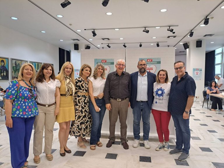 Κοντά στους εθελοντές αιμοδότες ο Δήμαρχος Αμαρουσίου Θ. Αμπατζόγλου στην έναρξη της διήμερης εθελοντικής αιμοδοσίας του Δήμου Αμαρουσίου – Δήμος Αμαρουσίου