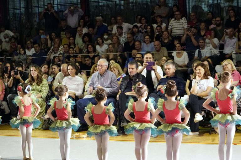 Παρουσία του Δημάρχου Αμαρουσίου Θεόδωρου Αμπατζόγλου η εκπληκτική Χορευτική Παράσταση Τμημάτων Ρυθμικής – Μπαλέτου & Σύγχρονου στο Δημοτικό Γυμναστήριο «Σπύρος Λούης» – Δήμος Αμαρουσίου
