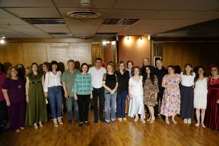 Ρεσιτάλ Ερμηνείας από την Ομάδα Ενηλίκων του Δήμου Αμαρουσίου με το έργο «To Love Or Not to Love» – Δήμος Αμαρουσίου