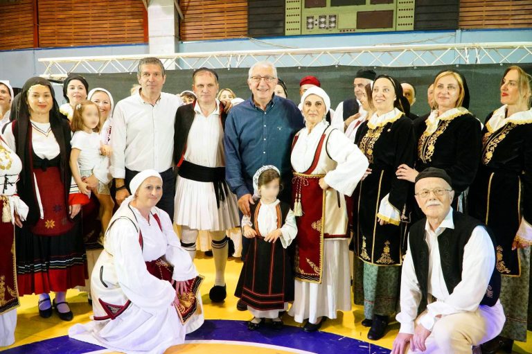 Εκπληκτική η παράσταση των τμημάτων Ευρωπαϊκών και Ελληνικών Παραδοσιακών Χορών με 150 συμμετοχές που διεξήχθη παρουσία του Δημάρχου Αμαρουσίου Θεόδωρου Αμπατζόγλου – Δήμος Αμαρουσίου