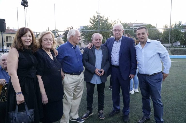 Παρουσία του Δημάρχου Αμαρουσίου Θεόδωρου Αμπατζόγλου πραγματοποιήθηκε το «Μουσικό Σταυροδρόμι» με τον Μπάμπη Τσέρτο στο Δημοτικό Γήπεδο Αμαρουσίου 5Χ5 Ζεκάκου – Δήμος Αμαρουσίου