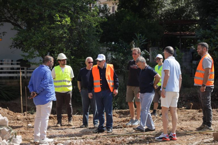 Αυτοψίες του Δημάρχου Αμαρουσίου Θεόδωρου Αμπατζόγλου σε έργα και σε σημεία της οριογραμμής του Ρέματος Σαπφούς – Δήμος Αμαρουσίου