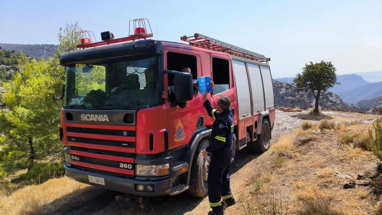 Στο πλευρό των πυροσβεστών οι εθελοντές Πολιτικής Προστασίας του Δήμου Χαλανδρίου – Δήμος Χαλανδρίου