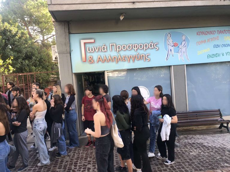 Επίσκεψη της Γ’ τάξης του 3ου ΓΕΛ Αμαρουσίου στο ΚΑΠΗ και στο Κοινωνικό Παντοπωλείο με προσφορά ειδών πρώτης ανάγκης – Δήμος Αμαρουσίου