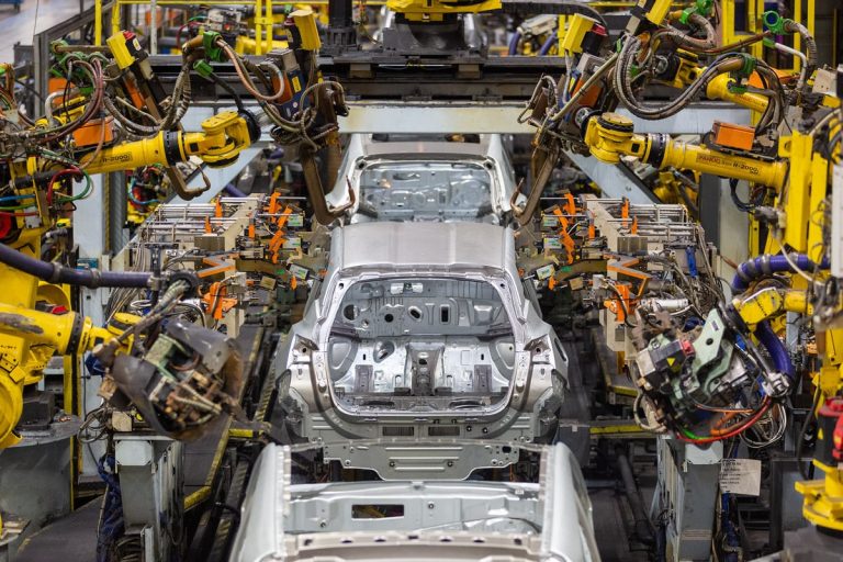 Nissan: Eπιταχύνει τη μετάβαση στον πλήρη εξηλεκτρισμό