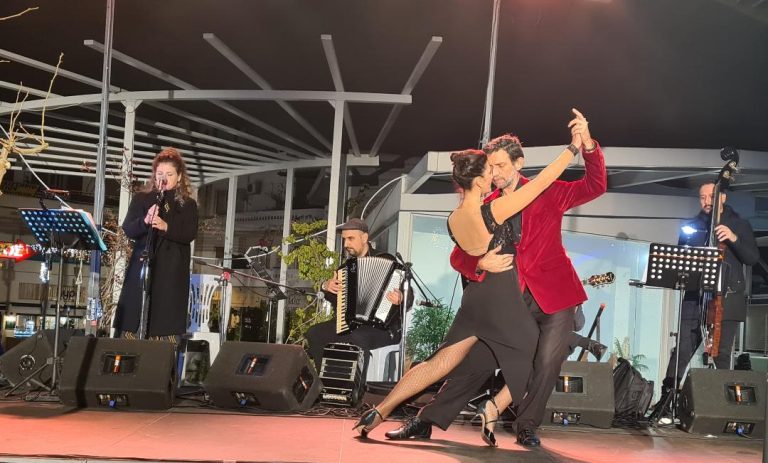 Στους ρυθμούς του tango η πλατεία Ευτέρπης με τη συναυλία “Athens Tango Ensemble”, στο πλαίσιο των εορταστικών εκδηλώσεων του Δήμου Αμαρουσίου – Δήμος Αμαρουσίου