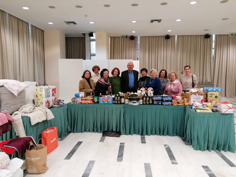 Χριστουγεννιάτικες προσφορές αγάπης στο Κοινωνικό Παντοπωλείο του Δήμου Αμαρουσίου από συλλόγους και πολίτες με πρωτοβουλία του Εξωραϊστικού & Πολιτιστικού Συλλόγου Αμαρουσίου – Δήμος Αμαρουσίου