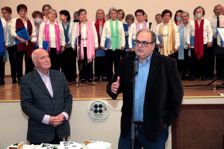 Τα ΚΑΠΗ του Δήμου Χαλανδρίου έκοψαν την πρωτοχρονιάτικη πίτα τους – Δήμος Χαλανδρίου