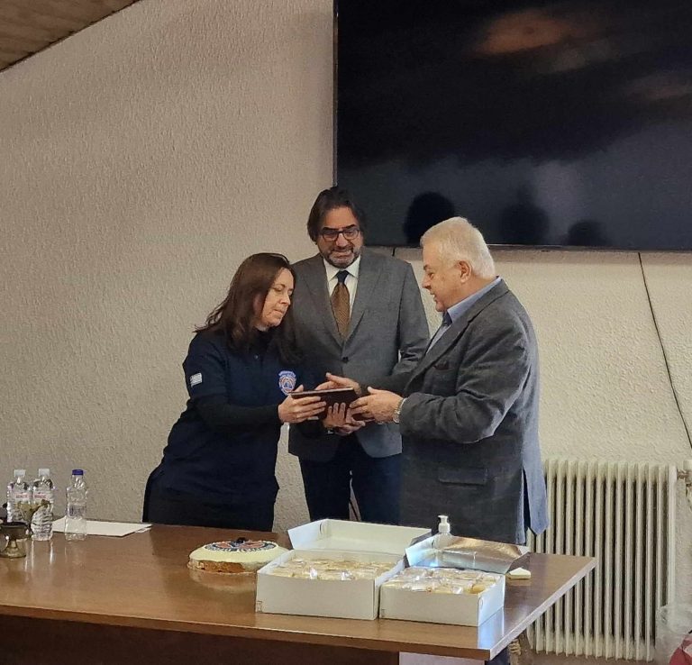 Με πολλές ευχές για το νέο έτος, η Εθελοντική Ομάδα Πολιτικής Προστασίας του Δήμου Αμαρουσίου έκοψε την Πρωτοχρονιάτικη πίτα – Δήμος Αμαρουσίου