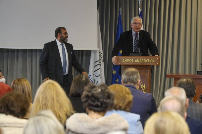 Σε εγκάρδια ατμόσφαιρα τα μέλη του ΚΑΠΗ έκοψαν την Πρωτοχρονιάτικη πίτα και αντάλλαξαν ευχές με το Δήμαρχο Αμαρουσίου Θ. Αμπατζόγλου και μέλη της Διοίκησης – Δήμος Αμαρουσίου