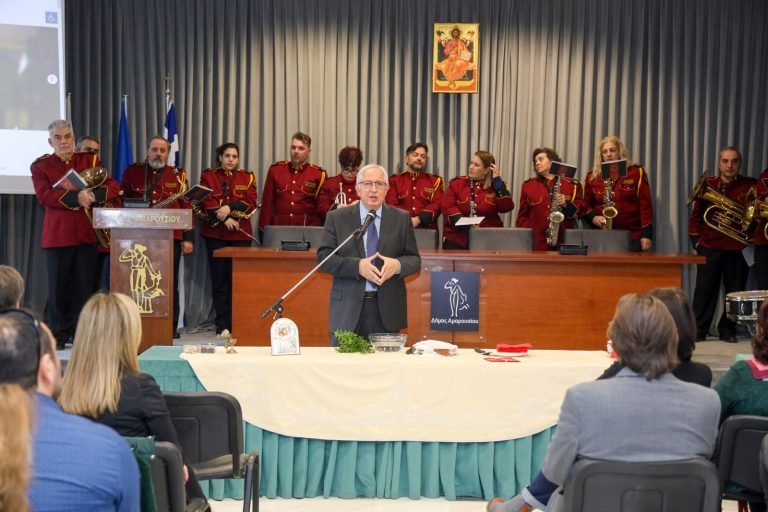 Την Πρωτοχρονιάτικη πίτα των εργαζομένων του Δήμου Αμαρουσίου έκοψε ο Δήμαρχος Αμαρουσίου Θ. Αμπατζόγλου – Δήμος Αμαρουσίου