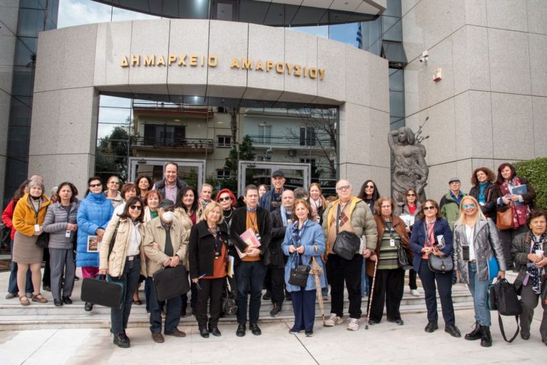Δεκάδες πολίτες ξεναγήθηκαν στις προτομές και στις γλυπτικές συνθέσεις που κοσμούν τις πλατείες της πόλης του Αμαρουσίου – Δήμος Αμαρουσίου