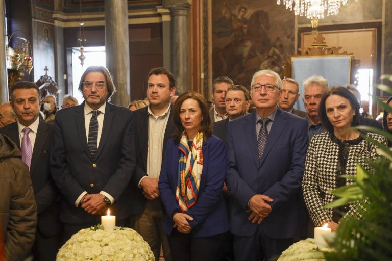 Ο Δήμαρχος Αμαρουσίου Θεόδωρος Αμπατζόγλου στο ετήσιο μνημόσυνο των πεσόντων Μαρουσιωτών του 1821 από τον Σύλλογο Αθμονέων – Δήμος Αμαρουσίου
