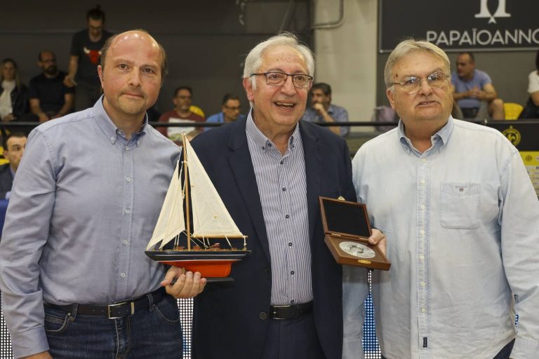 Τιμητική βράβευση για τον Δήμαρχο Αμαρουσίου Θεόδωρο Αμπατζόγλου από τον Γ.Σ.Α. – Δήμος Αμαρουσίου