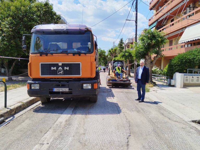 Σε εξέλιξη το μεγάλο έργο ανακατασκευής και συντήρησης οδών του Αμαρουσίου – Αυτοψία του Δημάρχου Θ. Αμπατζόγλου – Δήμος Αμαρουσίου