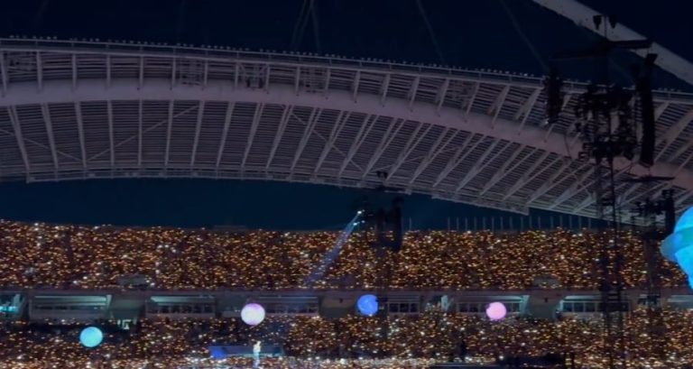 «A sky full of stars» στο ΟΑΚΑ: Έκαναν χαμό και αποθεώθηκαν οι Coldplay