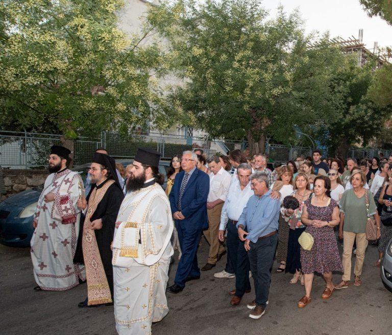 Με τη συμμετοχή του Δημάρχου Αμαρουσίου Θ. Αμπατζόγλου ο εορτασμός του Ιερού Ναού Αγίων Αναργύρων Κοσμά και Δαμιανού – Δήμος Αμαρουσίου