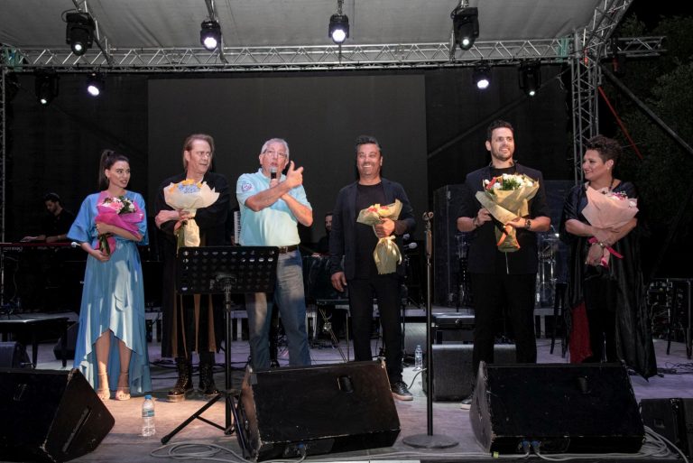 Μαγική βραδιά για χιλιάδες θεατές με τους κορυφαίους δημιουργούς Στέφανο Κορκολή και Γιώργο Θεοφάνους στο Φεστιβάλ του Δήμου Αμαρουσίου, παρόντος του Δημάρχου Θεόδωρου Αμπατζόγλου – Δήμος Αμαρουσίου