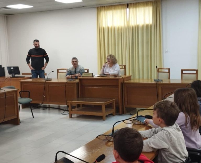 Μαθητές της Γ’ Τάξης του 1ου Δημοτικού Μελισσίων επισκέφθηκαν τη Δήμαρχο Πεντέλης