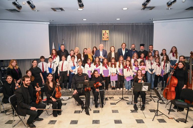 «Σήκωσαν» αυλαία οι Χριστουγεννιάτικες εκδηλώσεις του Δήμου Αμαρουσίου με τη συναυλία «Χριστός Γεννάται Δοξάσαται», της Παιδικής Χορωδίας & της Ορχήστρας Νέων του Δημοτικού Ωδείου, παρουσία του Δημάρχου Θ. Αμπατζόγλου – Δήμος Αμαρουσίου