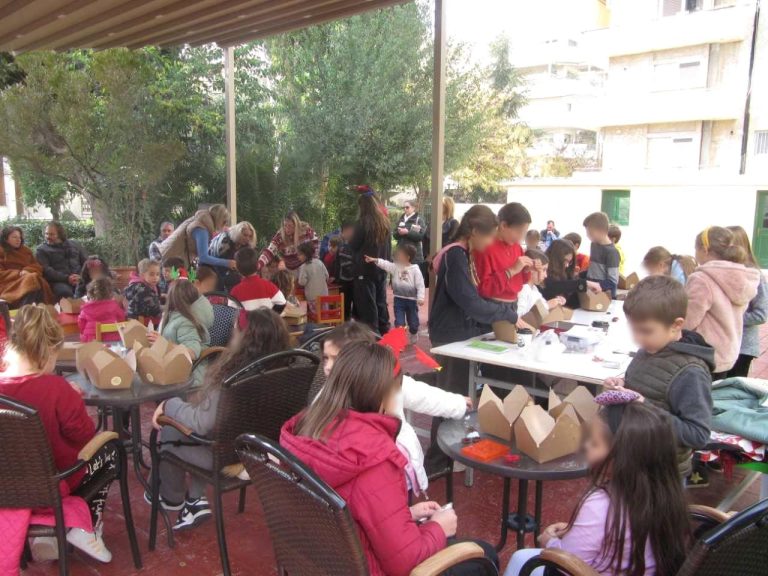 Με μεγάλη συμμετοχή παιδιών πραγματοποιήθηκε το Χριστουγεννιάτικο Παιδικό Εκπαιδευτικό Εργαστήρι στη Βορέειο Βιβλιοθήκη του Δήμου Αμαρουσίου – Δήμος Αμαρουσίου