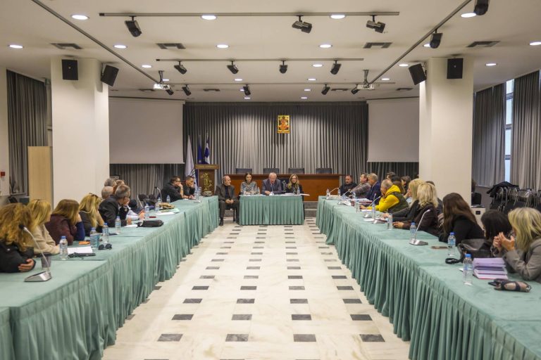 Συνάντηση του Δημάρχου Αμαρουσίου Θεόδωρου Αμπατζόγλου με τις Διευθύνσεις Πρωτοβάθμιας Εκπαίδευσης των Σχολείων του Δήμου Αμαρουσίου – Δήμος Αμαρουσίου