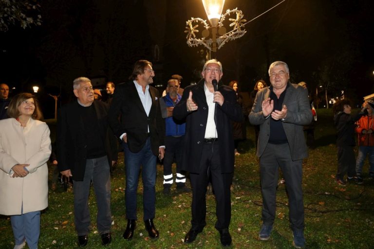 Με τη συμμετοχή του Δημάρχου Αμαρουσίου Θ. Αμπατζόγλου, οι εορταστικές Χριστουγεννιάτικες εκδηλώσεις του Συλλόγου Ψαλιδίου «Ζωοδόχος Πηγή» και του Συλλόγου Ποντίων Αμαρουσίου «Νίκος Καπετανίδης» – Δήμος Αμαρουσίου