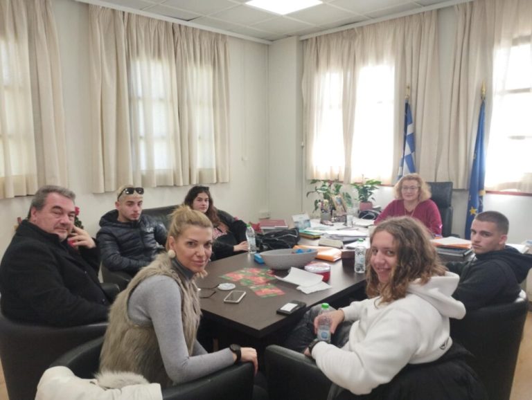 Διάλογο με τους μαθητικούς εκπροσώπους των γυμνασίων και λυκείων της πόλης εγκαινίασε η δήμαρχος Νατάσσα Κοσμοπούλου