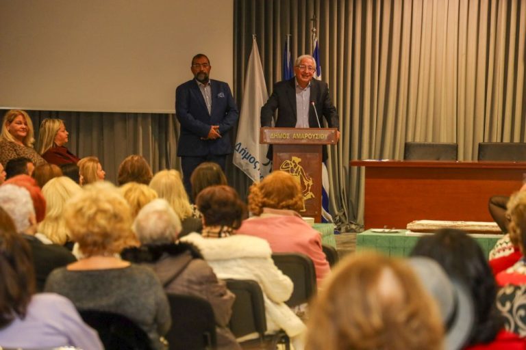 Την Πρωτοχρονιάτικη πίτα των μελών του ΚΑΠΗ έκοψε ο Δήμαρχος Αμαρουσίου Θ. Αμπατζόγλου, ανταλλάσσοντας μαζί τους εγκάρδιες ευχές για το νέο έτος – Δήμος Αμαρουσίου