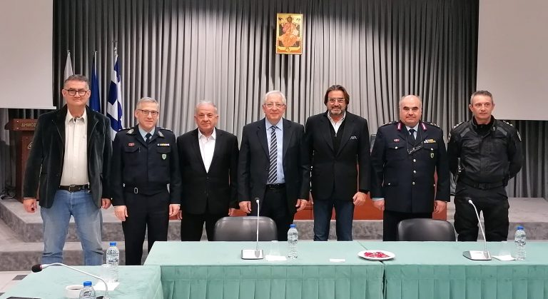 Ευρεία σύσκεψη του Δημάρχου Αμαρουσίου Θ. Αμπατζόγλου με υψηλόβαθμα στελέχη της Ελληνικής Αστυνομίας και με τη συμμετοχή εκπροσώπου του Υπουργού Προστασίας του Πολίτη Μ. Χρυσοχοΐδη, για την παραβατικότητα ανηλίκων στο Μαρούσι – Δήμος Αμαρουσίου