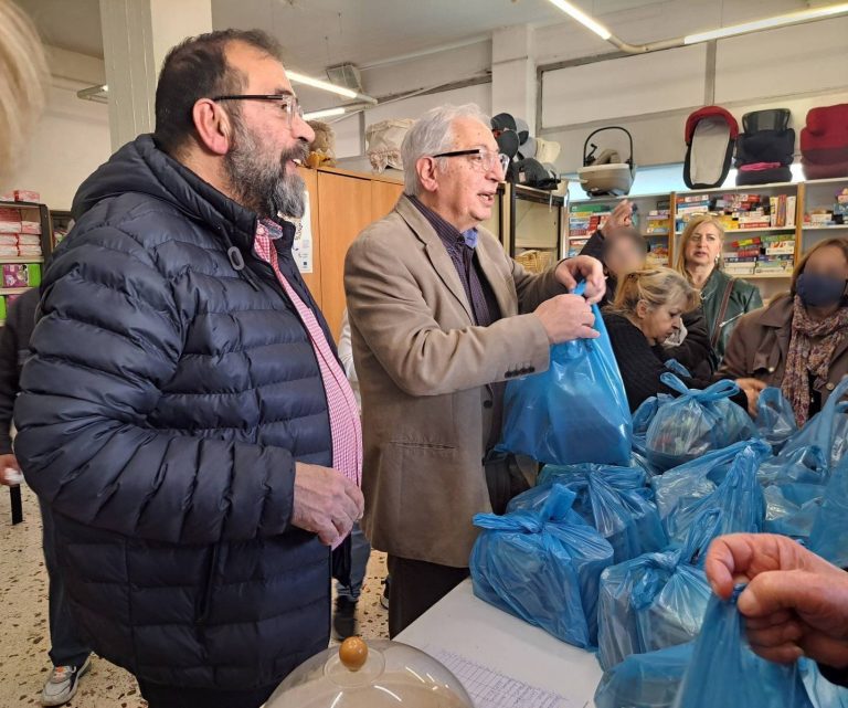 Στη δράση διανομής σαρακοστιανών εδεσμάτων σε ευπαθείς συμπολίτες συμμετείχε ο Δήμαρχος Αμαρουσίου Θ. Αμπατζόγλου – Δήμος Αμαρουσίου