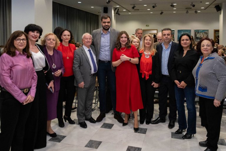 «Οι Γυναίκες μίλησαν για τη Γυναίκα» στην ασφυκτικά γεμάτη αίθουσα του Δημοτικού Συμβουλίου του Δήμου Αμαρουσίου παρουσία του Κυβερνητικού Εκπροσώπου Παύλου Μαρινάκη – Δήμος Αμαρουσίου