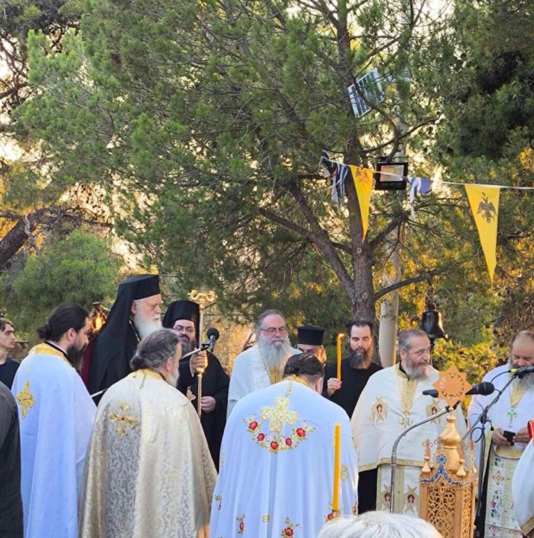 Με λαμπρότητα ο εορτασμός της Αγίας Τριάδος στη ΔΚ Πεντέλης
