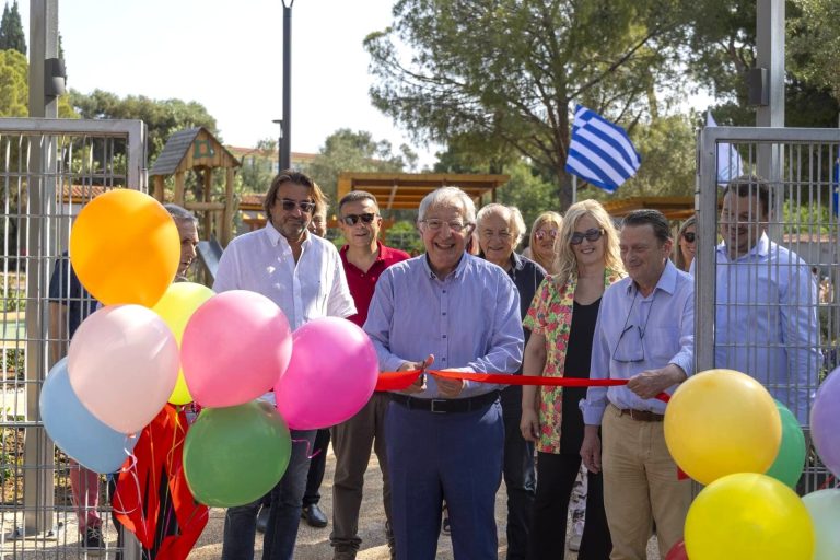 Ο Δήμαρχος Αμαρουσίου Θεόδωρος Αμπατζόγλου εγκαινίασε τη νέα πρότυπη παιδική χαρά στο Αμαλίειο – Από εγκαταλελειμμένος χώρος, σύγχρονος πυρήνας ζωής για τα παιδιά της πόλης – Δήμος Αμαρουσίου