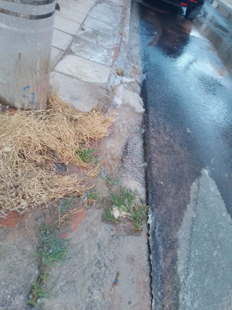 Σπασμένος αγωγός Νουάρου και Χλόης στο Μαρούσι (video)