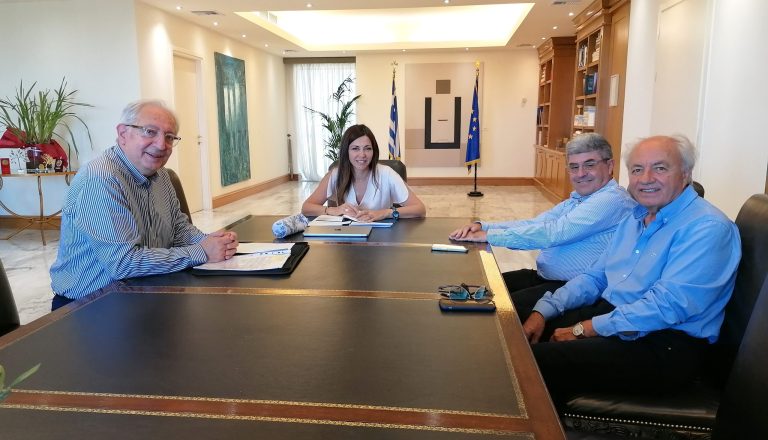 Συνάντηση του Δήμαρχου Αμαρουσίου και μέλους ΔΣ της ΚΕΔΕ Θεόδωρου Αμπατζόγλου με την Υπουργό Παιδείας Θρησκευμάτων και Αθλητισμού Σοφία Ζαχαράκη – Δήμος Αμαρουσίου