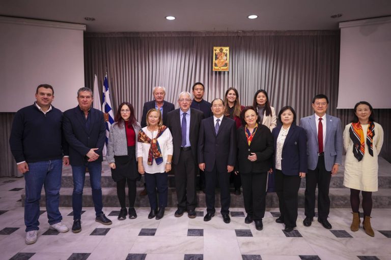 Ο Δήμαρχος Αμαρουσίου Θεόδωρος Αμπατζόγλου υποδέχτηκε την κινεζική αντιπροσωπεία της εκπαιδευτικής και πανεπιστημιακής κοινότητας της πόλης Γουχάν της Λαϊκής Δημοκρατίας της Κίνας – Δήμος Αμαρουσίου