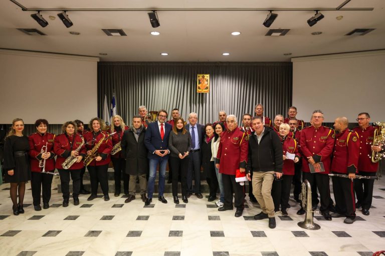 Πρωτοχρονιάτικες μελωδίες από τη Φιλαρμονική του Δήμου Αμαρουσίου στο Δημαρχιακό Μέγαρο, παρουσία του Δημάρχου Θεόδωρου Αμπατζόγλου – Δήμος Αμαρουσίου