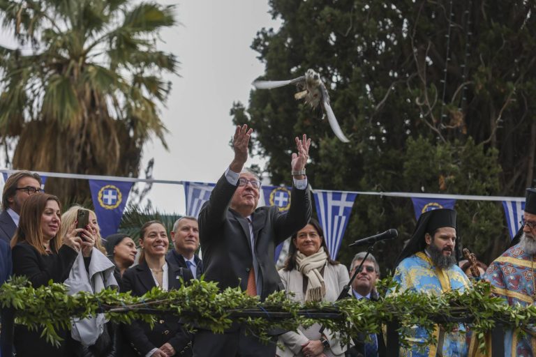 Σε κλίμα κατάνυξης ο εορτασμός των Θεοφανίων στο Μαρούσι – Κοπή της πρωτοχρονιάτικης πίτας του Συλλόγου Αθμονέων – Δήμος Αμαρουσίου