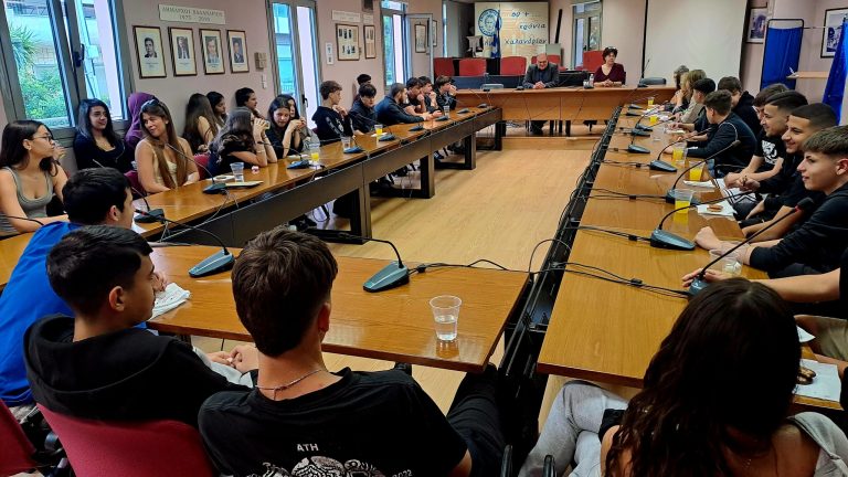 Συνάντηση του δημάρχου Χαλανδρίου με μαθητές του 4ου Λυκείου – Δήμος Χαλανδρίου